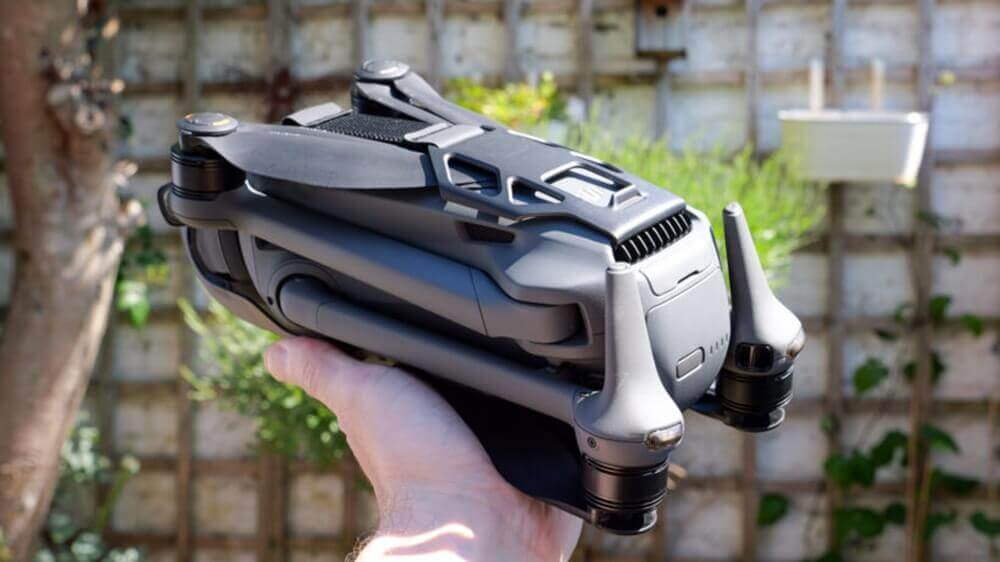 dji-mavic-4-pro-cu-gia-re