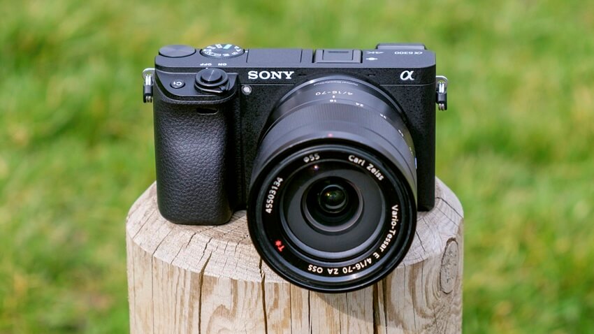 Sony-A6300-lua-chon-may-anh-Sony-cu-manh-me-cho-quay-vlog-va-chup-anh