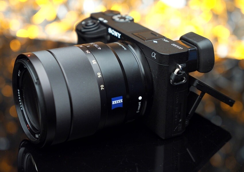 Sony-A6300-lua-chon-may-anh-Sony-cu-manh-me-cho-quay-vlog-va-chup-anh