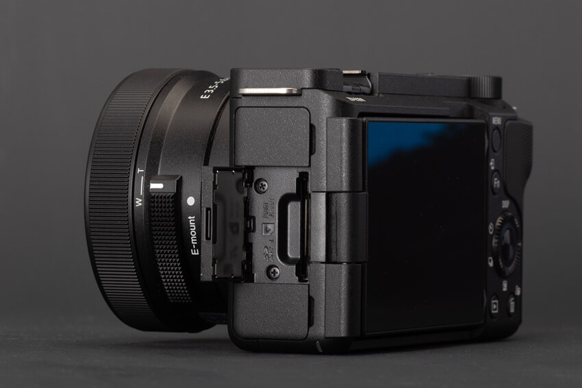 so-sanh-sony-a6700-cu-voi-zv-e10-dau-la-lua-chon-tot-nhat-cho-content-creator