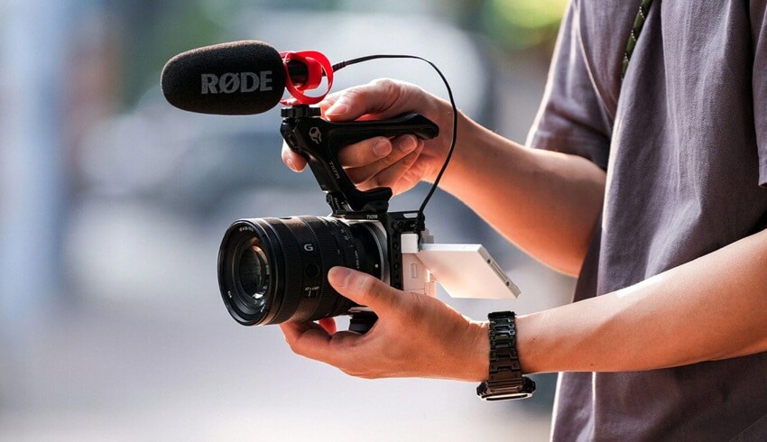 so-sanh-sony-a6700-cu-voi-zv-e10-dau-la-lua-chon-tot-nhat-cho-content-creator