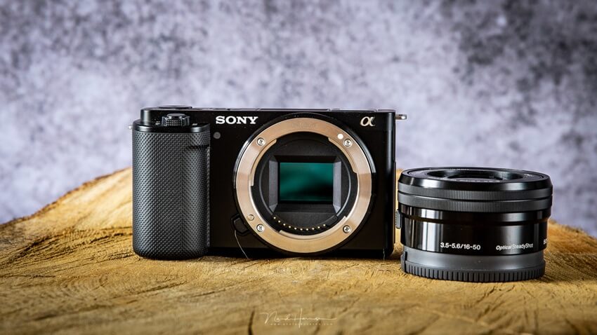 so-sanh-sony-a6700-cu-voi-zv-e10-dau-la-lua-chon-tot-nhat-cho-content-creator