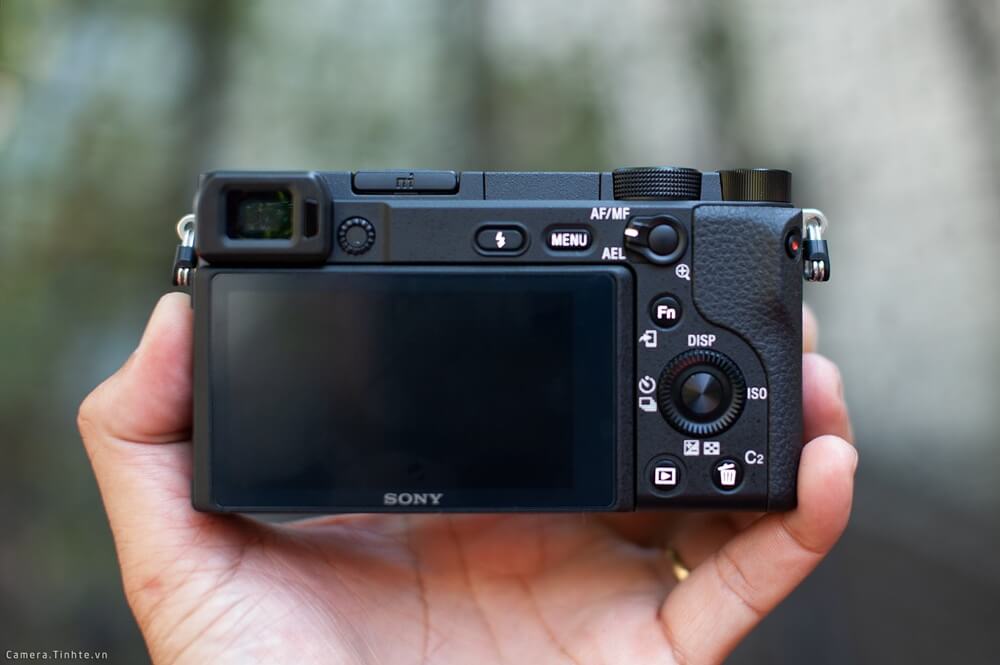 Review-may-anh-du-lich-cho-nguoi-moi-su-dung-trong-nam-2026-De-dung-chat-anh-cao