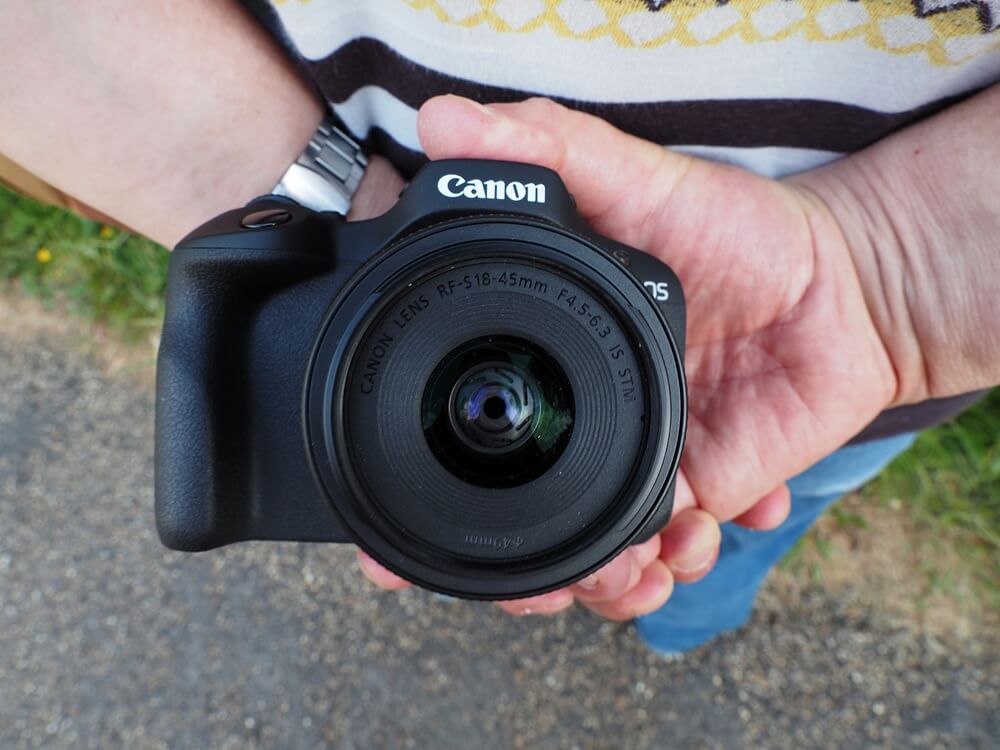 Review-may-anh-du-lich-cho-nguoi-moi-su-dung-trong-nam-2026-De-dung-chat-anh-cao