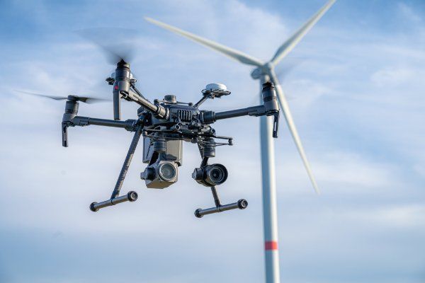 flycam điện gió
